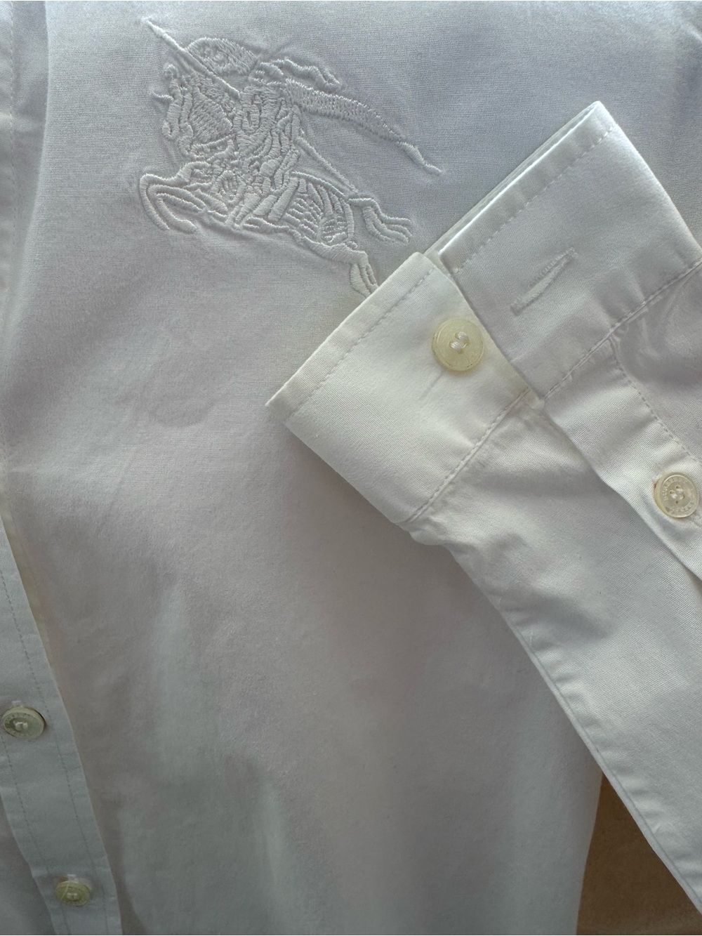 Women’s Burberry White Cotton Long-Sleeve Button-Down Shirt - Picture 5 of 16